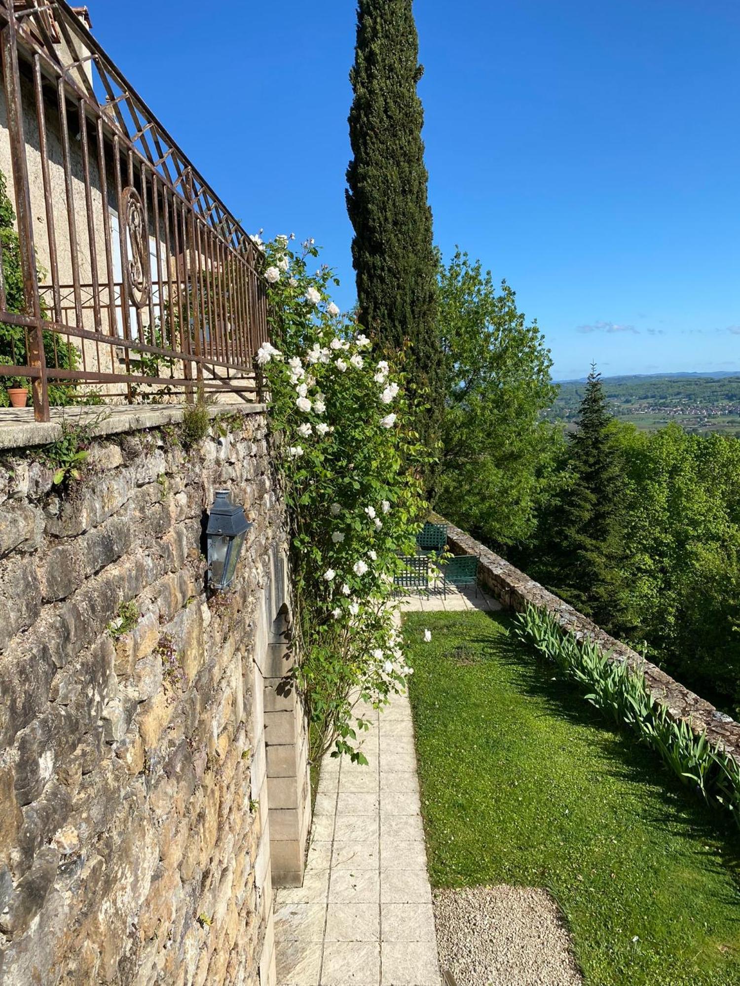 Manoir De Rieuzal Bed & Breakfast Loubressac ภายนอก รูปภาพ